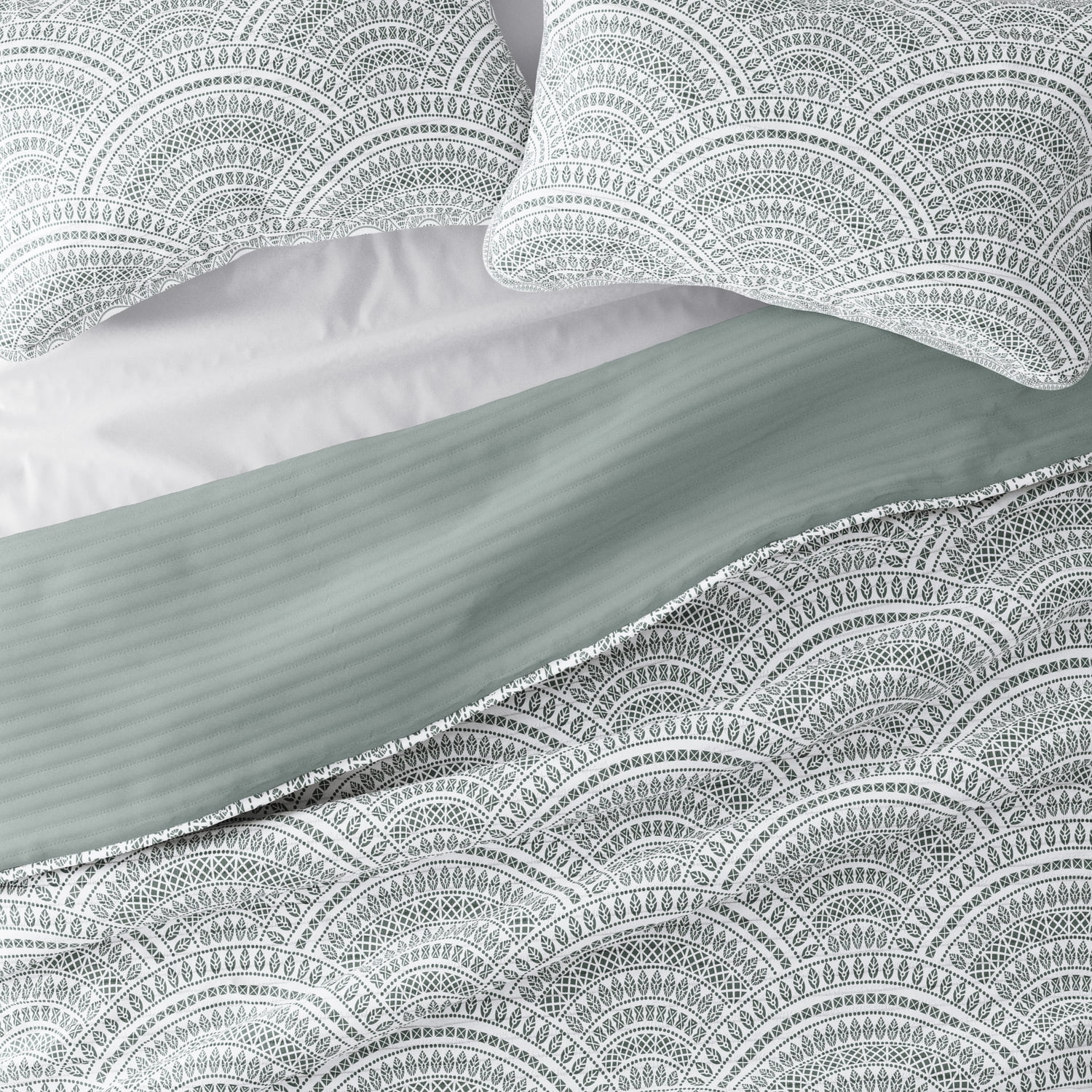 Noble Linens Eucalyptus 3 Piece Scallop Reversible Microfiber Quilt Set, King / CalKing
