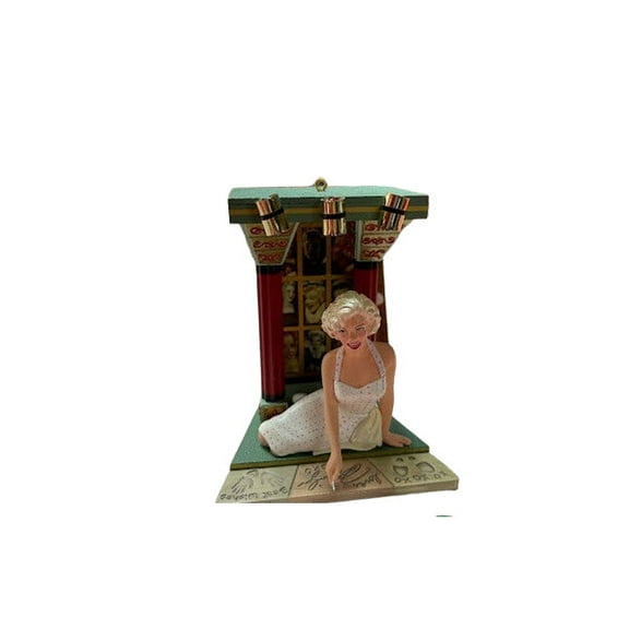 2004 Marilyn Christmas to All! (Marilyn Monroe) by Carlton Cards