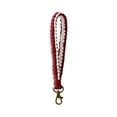 thumbnail image 1 of Llavero con correa de muñeca tejida a mano con flores hechas a mano, accesorio para llaves con margaritas, accesorio versátil con diseño floral, 1 of 6