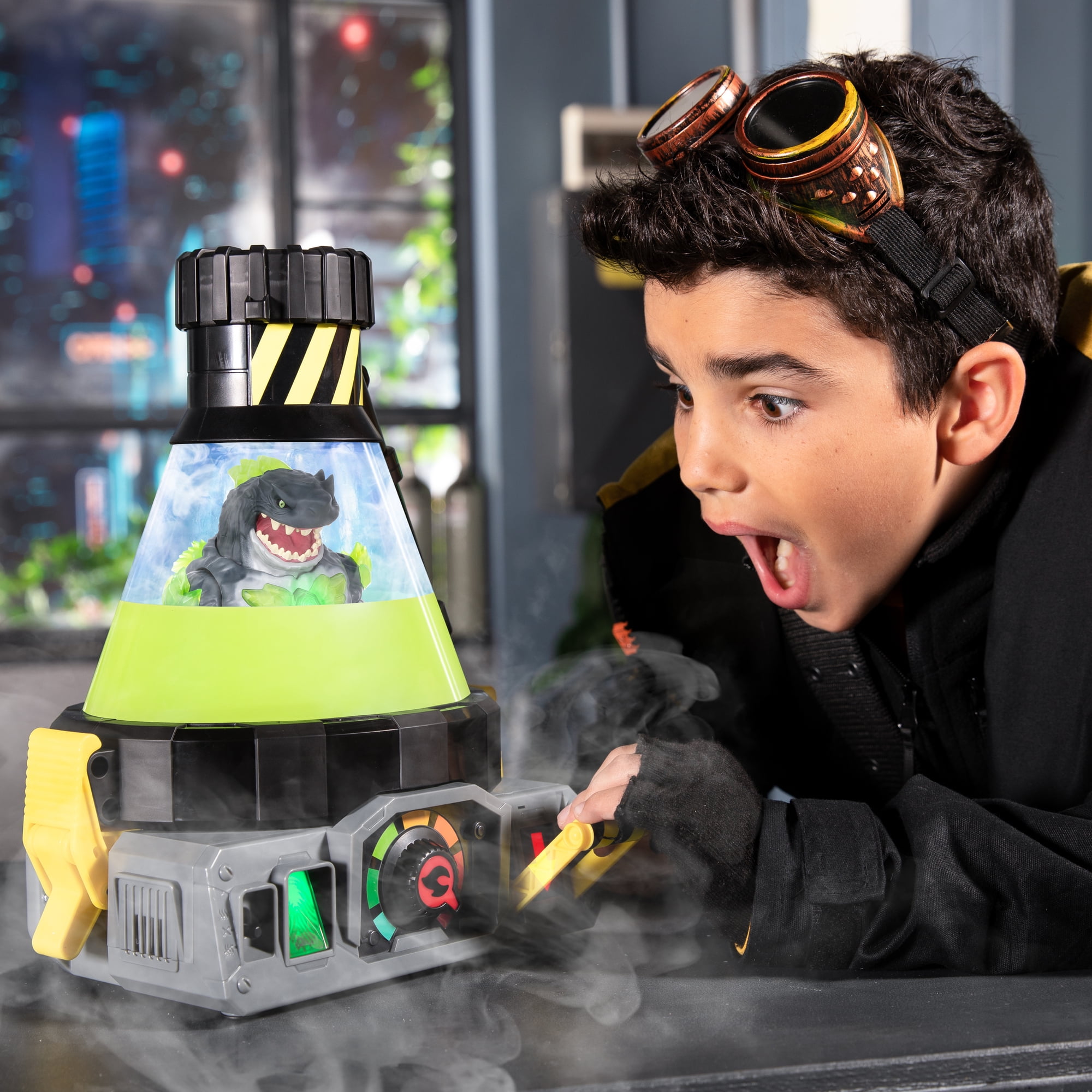 Beast Lab Shark Beast Creator Real Bio Mist and 80+ Lights, Sounds and Reactions, Ages 5+