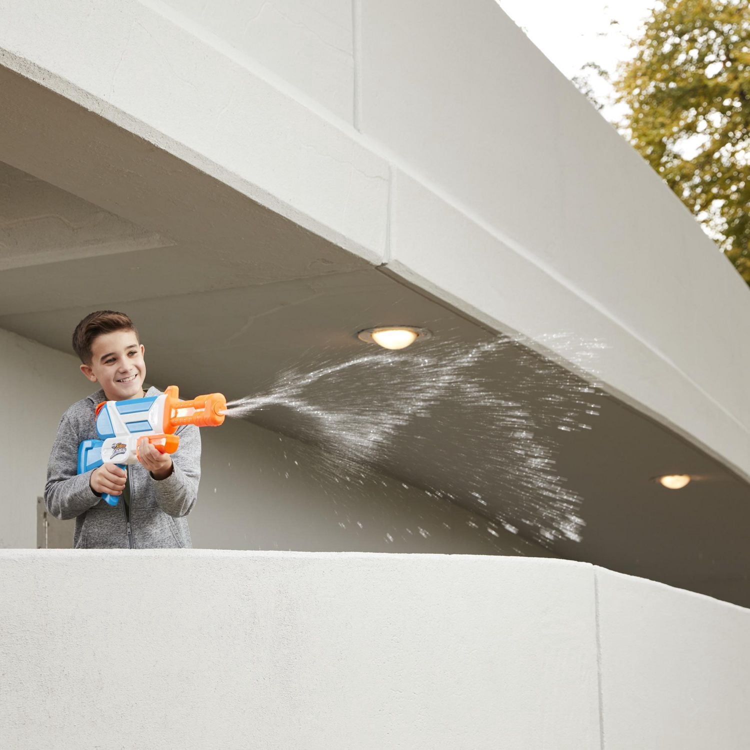 Nerf Super Soaker Twister Water Blaster, 2 Twisting Streams of Water, Pump to Fire, Outdoor Water-Blasting Fun for Kids Teens Adults