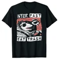 thumbnail image 1 of Ideas geniales para regalos vintage, camisetas con gráficos de ropa urbana, camisetas de mapache y zarigüeya, vive rápido, come basura, escuadrón de gatos callejeros., 1 of 7