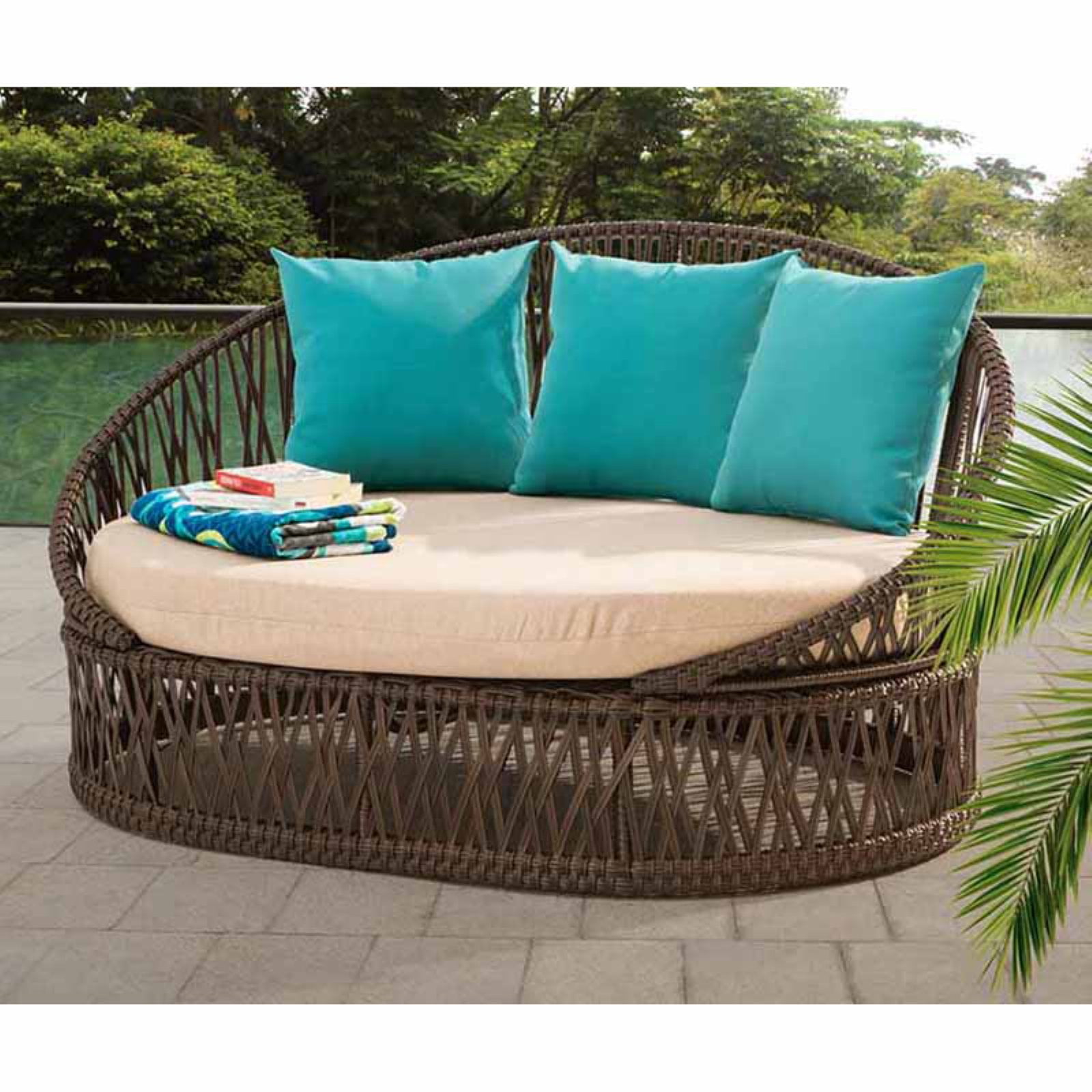 Minimalist Outdoor Bed for Small Space