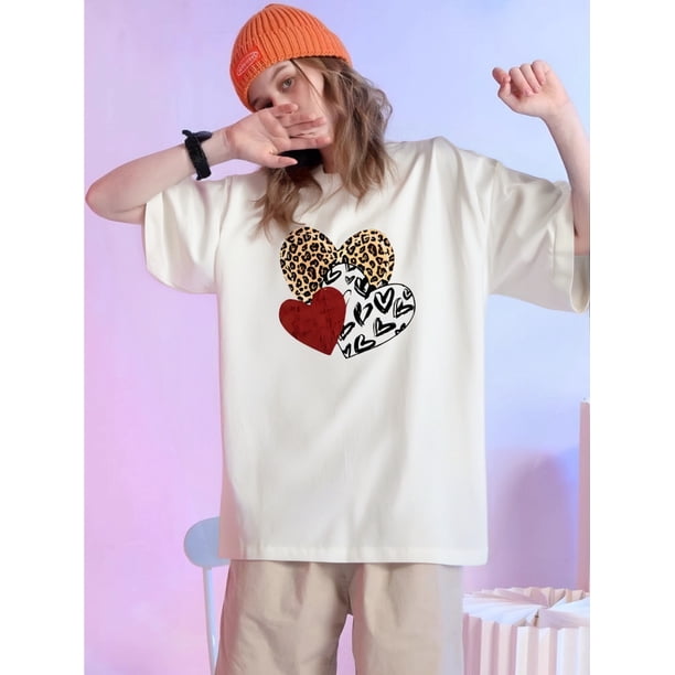 Retro Chic Women's Round Neck T-Shirt with Leopard Print Heart - Casual Polyester Short Sleeve Top, Machine Washable, Summer Collection