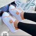 thumbnail image 1 of Nuevas zapatillas de deporte de suela gruesa para mujer de talla grande con tiras delanteras, zapatos blancos de corte bajo, zapatos deportivos casuales individuales, 1 of 6