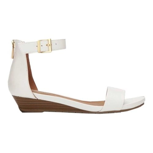 easy street crista flat