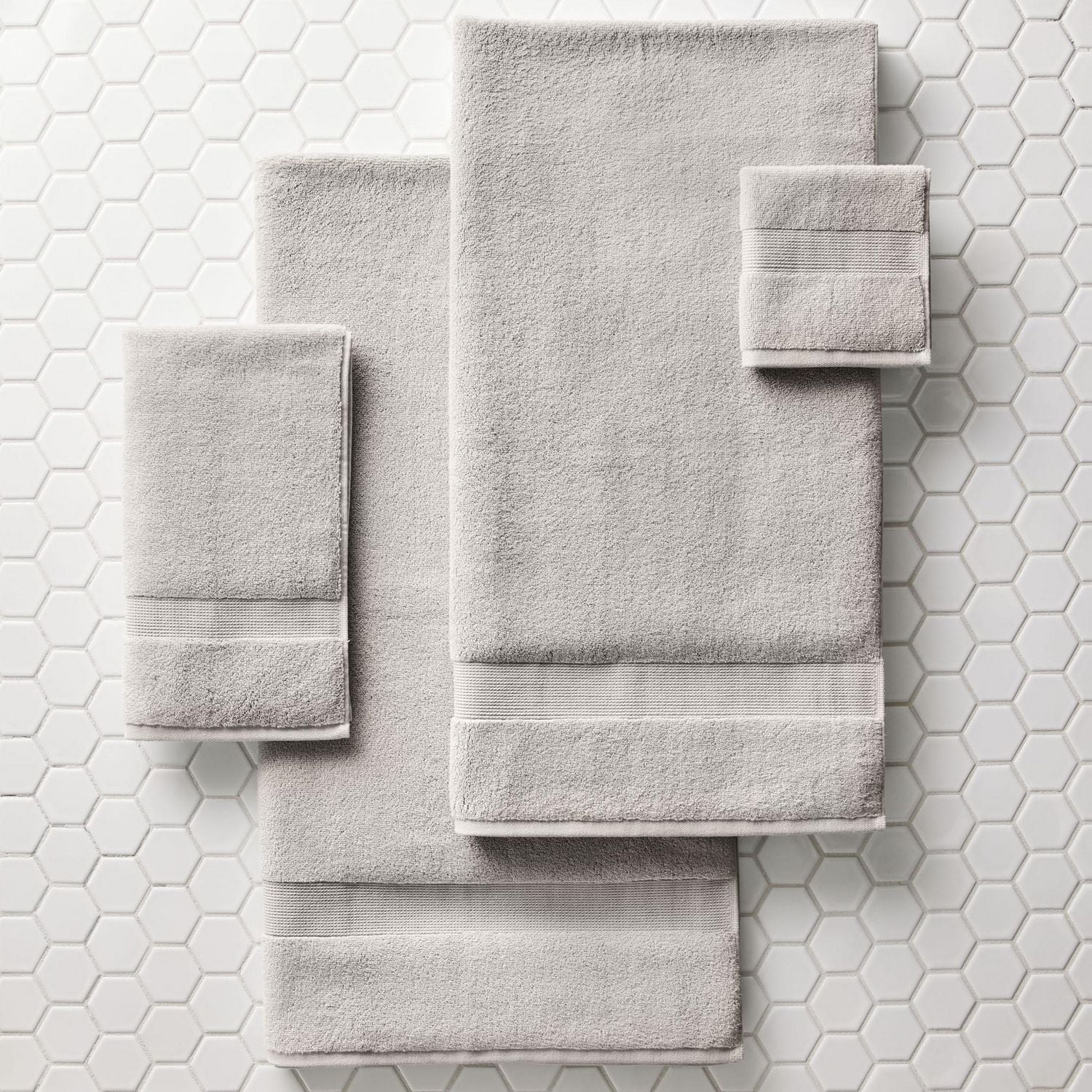 Better Homes & Gardens Signature doux Collection de serviettes solides Quatre tailles