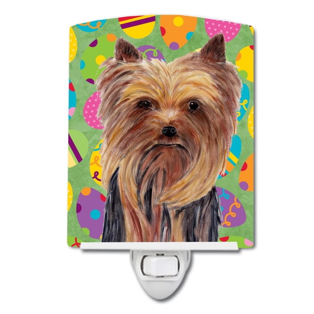 Caroline'S Treasures Sc9445Cnl Yorkie Easter Eggtravaganza Luz Nocturna De Cerámica Compacta Con Certificación Ul, Ideal Para Dormitorio, Baño, Guardería, Pasillo, Cocina, 6 X 4 X 3, Multicolor