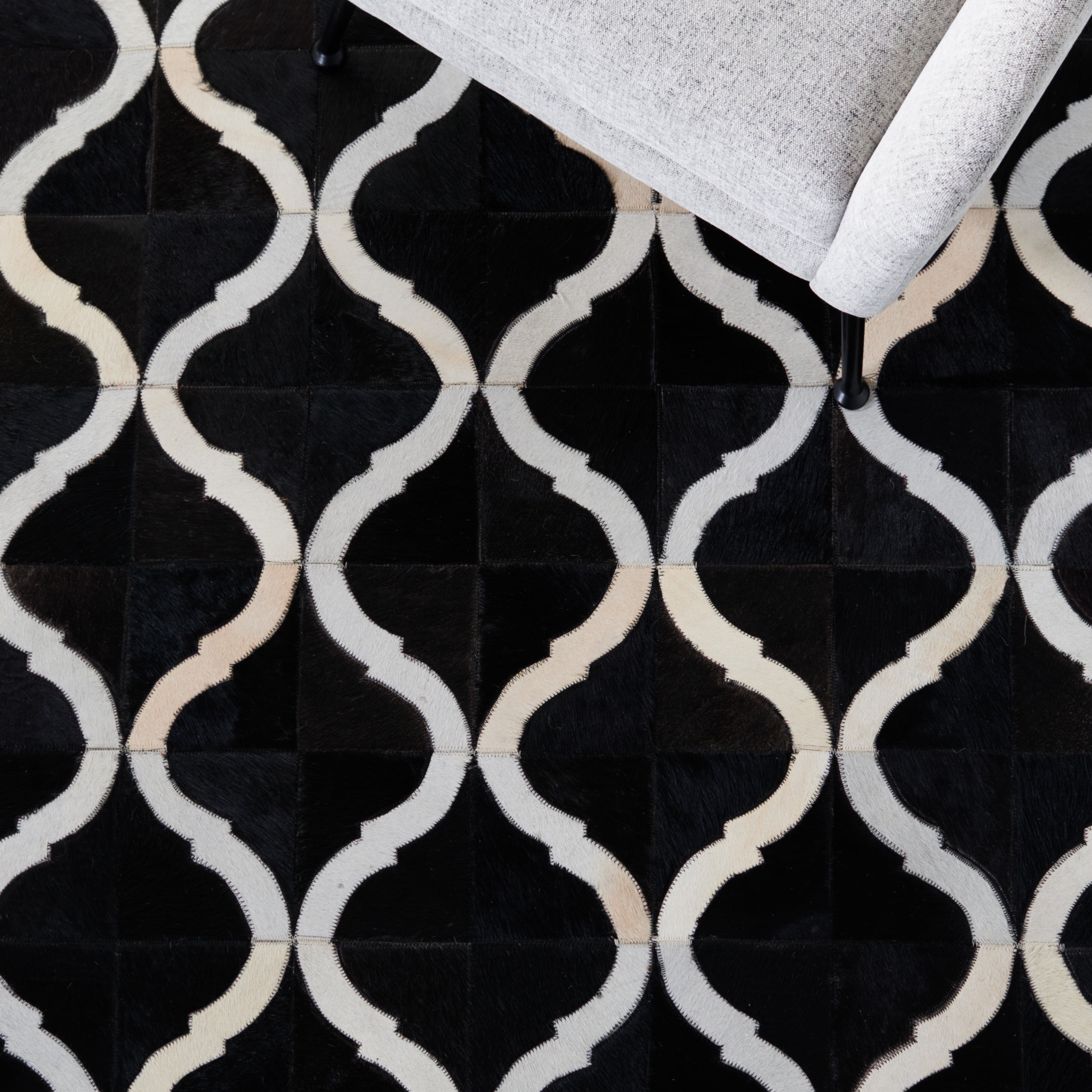 SAFAVIEH Studio Leather Evelyn Geometric Area Rug, Black/Beige, 6' x 9'