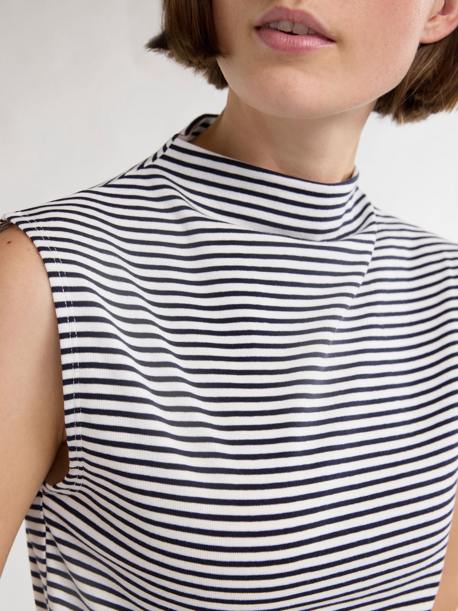Free Assembly Women’s and Women's Plus Sleeveless Mock Neck Top, Sizes XS-4X