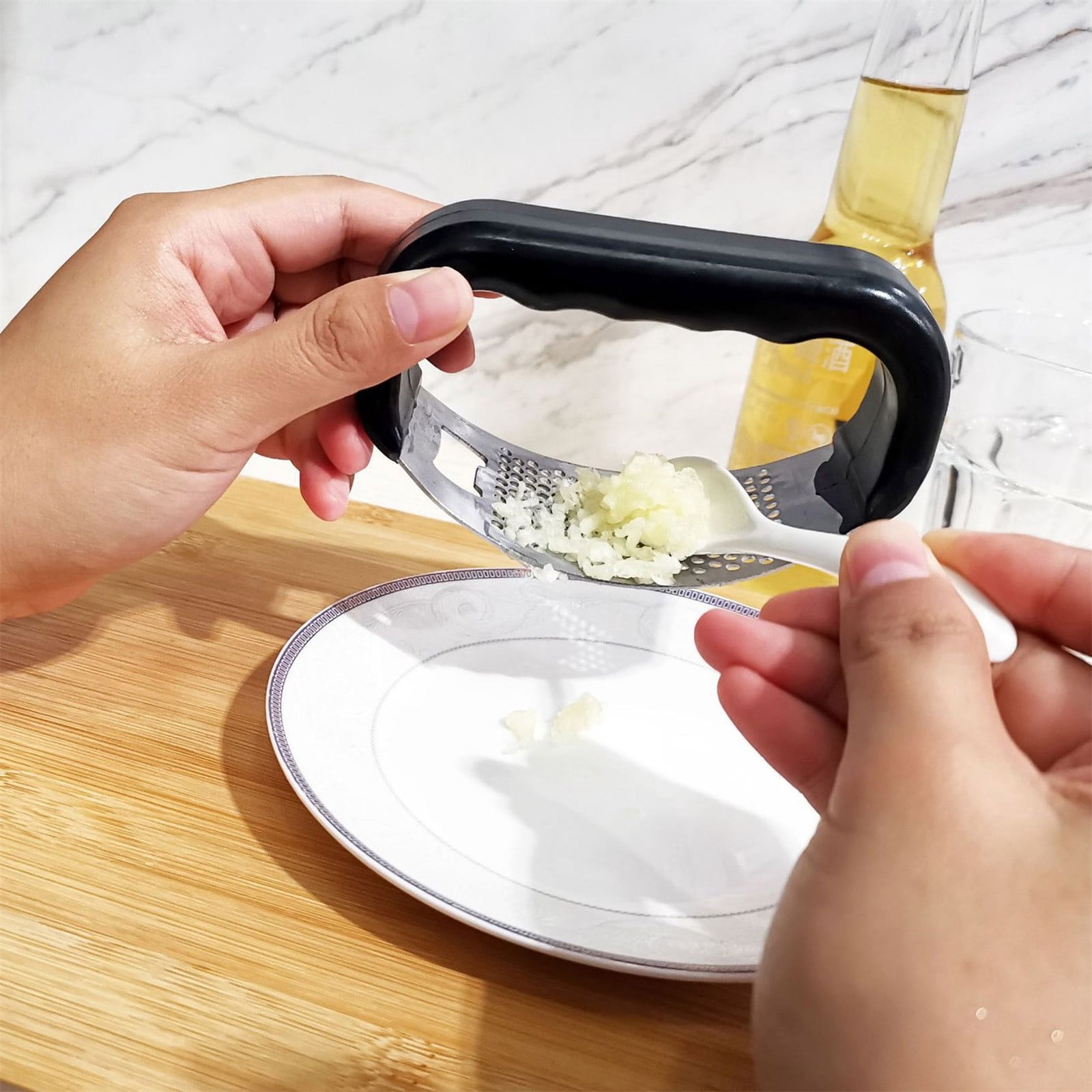 Stainless Steel Garlic Press Rocker, Portable Manual Crusher for Kitchen Use, Durable Home Cooking Utensil, Efficient Garlic Preparation, Easy to Clean Compact Tool, Essential Gadget for Food Lovers