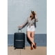 thumbnail image 2 of Equipaje Samsonite Freeform Hardside, expandible 24 pulgadas, azul marino, 2 of 8