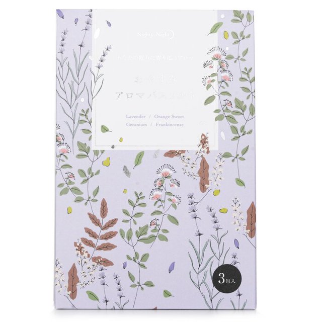 sal de baño con aroma nocturno a lavanda, naranja dulce, geranio — empaque frontal púrpura con ilustraciones botánicas y panel blanco superior con texto de ingredientes y sello negro "3"; hecho en Japón, aromas: lavanda, naranja dulce, geranio e incienso; también se usa comúnmente para baños de pies relajantes antes de dormir.