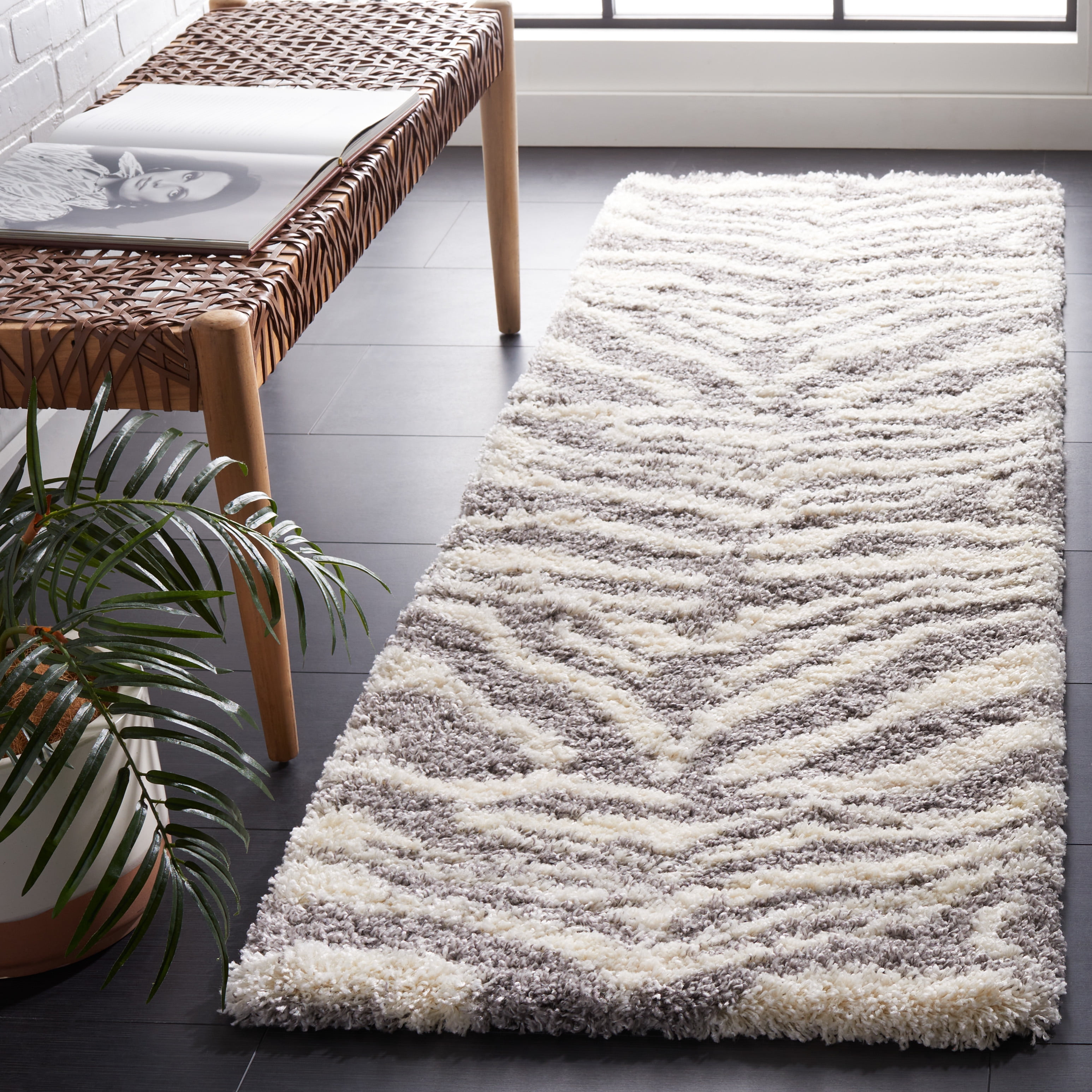 SAFAVIEH Portofino Henrika Abstract Shag Runner Rug, Ivory/Grey, 2'3" x 13'