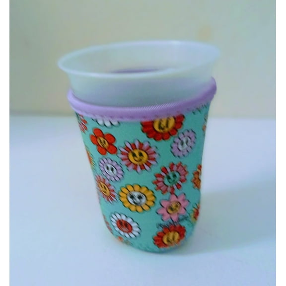 Fedaniele Yellow Hibiscus Flower Reusable Insulated Neoprene Cup Sleeve Durable Drink Sleeve for Cold Hot Beverages 22oz 3mm