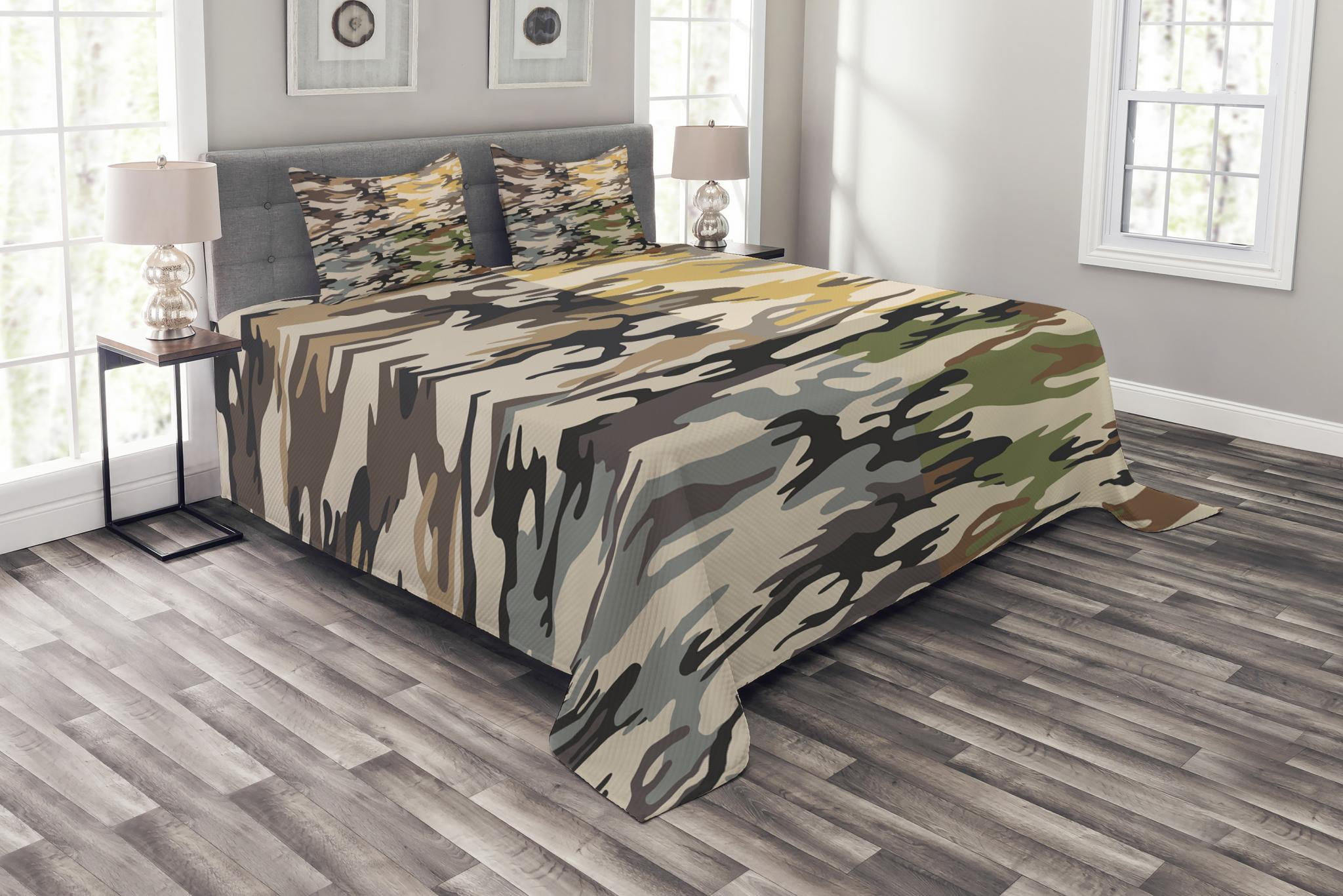 Camo Bedspread Set, Camouflage Patterns in Four Different Colors Going