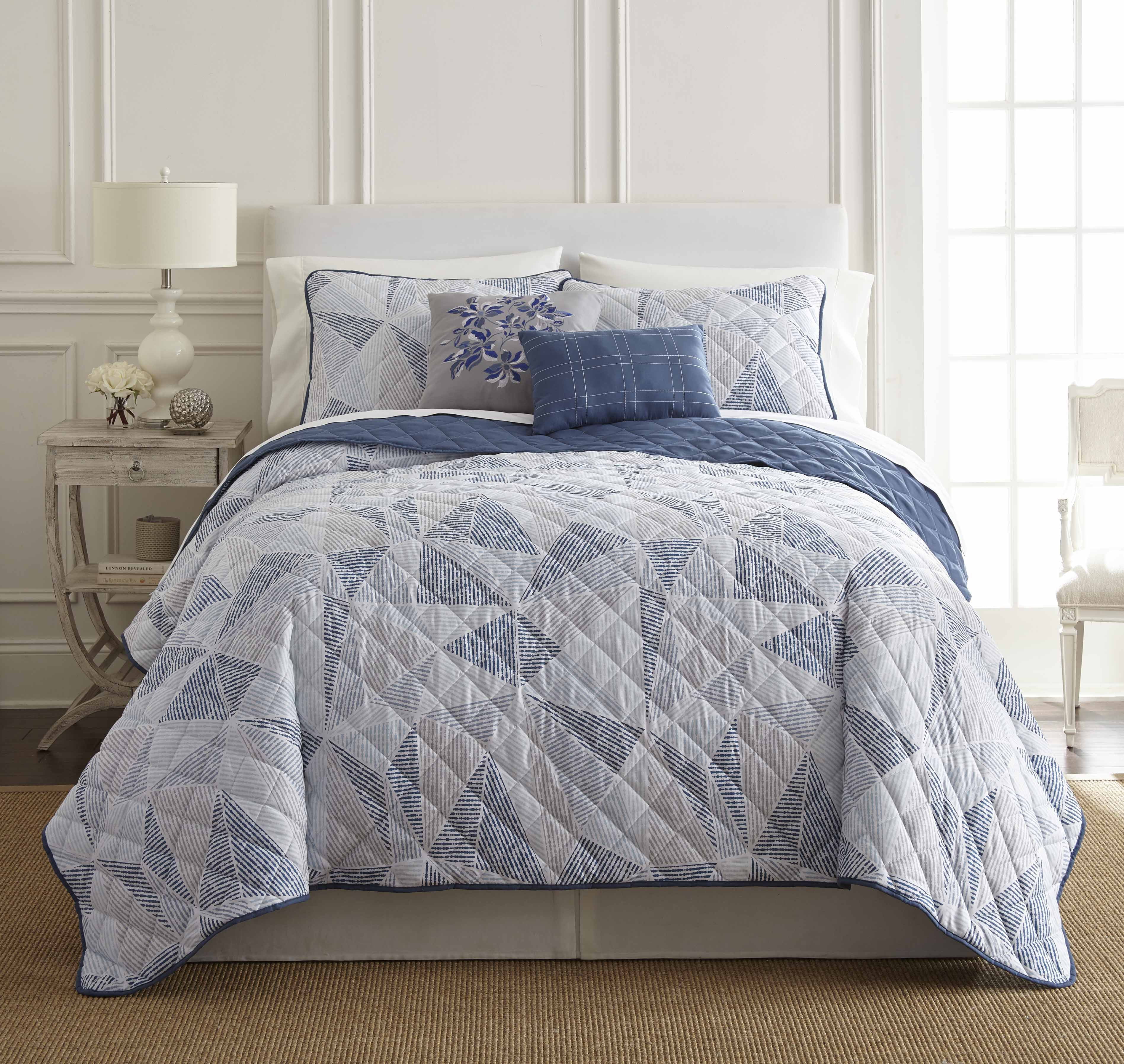 5 piece printed reversible quilt set Dillon