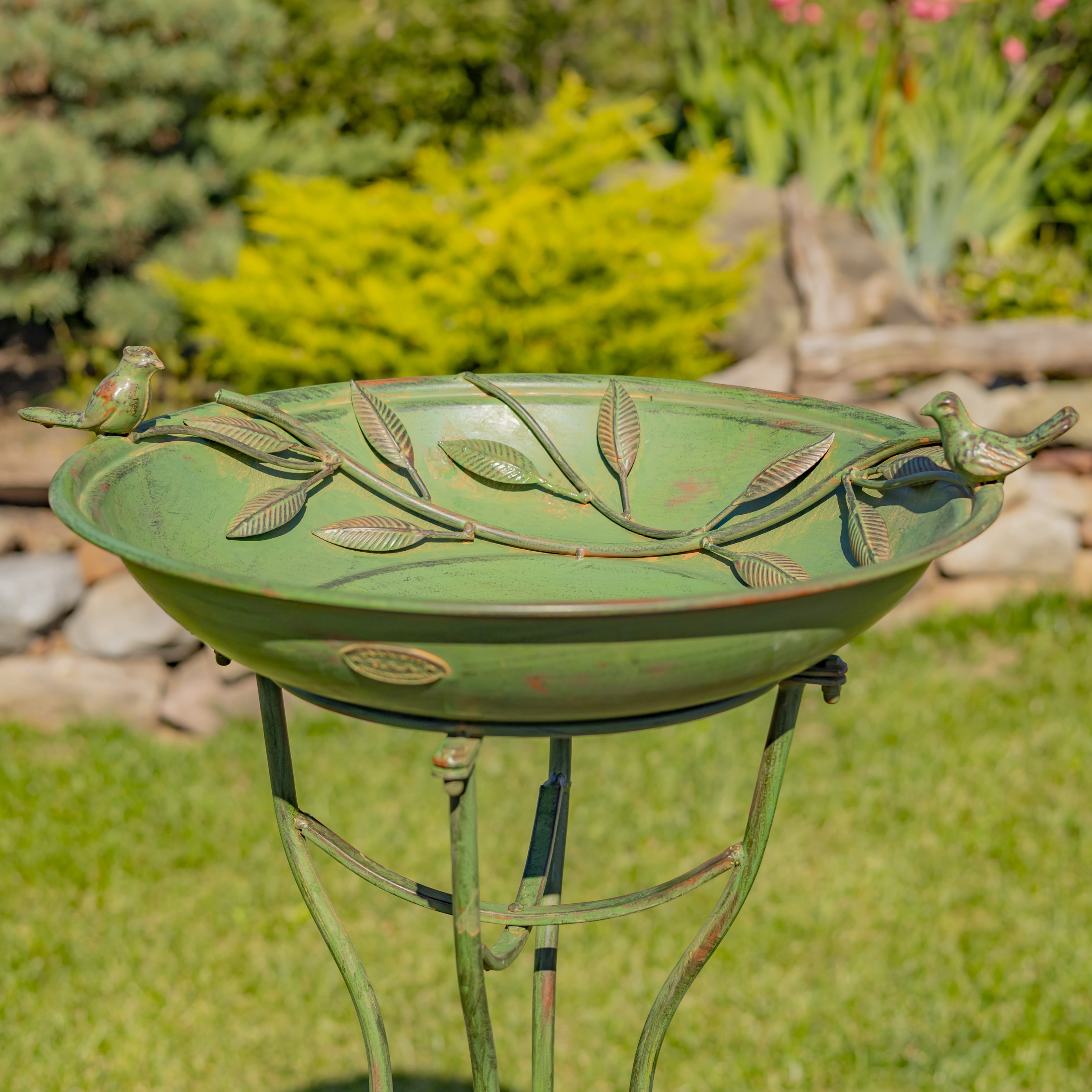 Zaer Ltd. Deep Well Made Metal Birdbath with 2 Cast Iron Birds and Leaf Decoration (Antique Green)