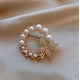 thumbnail image 1 of Zhuge Broche de seguridad grande con forma de mariposa y perla de cristal para mujer, broche de bufanda de punto, broche para solapa o cuello (dorado), 1 of 5