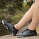 thumbnail image 1 of Zapatos de agua Zapatos acuáticos ligeros Zapatos de surf transpirables antideslizantes para hombres y mujeres, 1 of 9