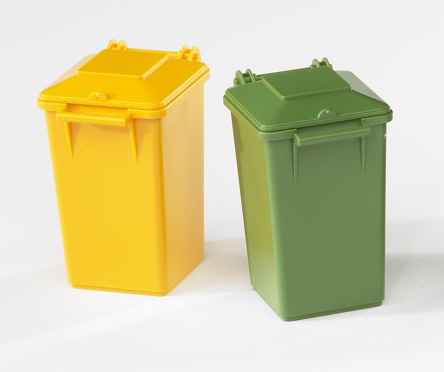 bruder garbage can set