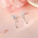 thumbnail image 5 of Pendientes colgantes de plata con borla y diseño floral, sencillos, pequeños y modernos, ideales para combinar con cualquier estilo. Pendientes para mujer., 5 of 5