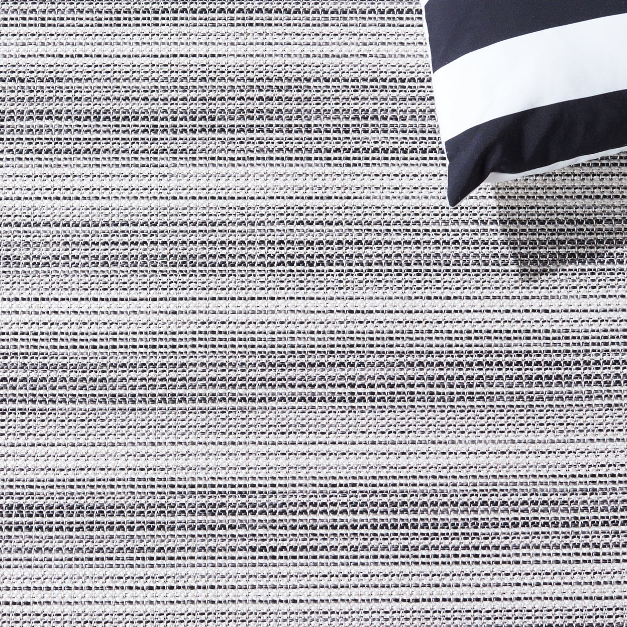 SAFAVIEH Hampton Duana Striped Indoor/Outdoor Area Rug, Black/Ivory, 5'1" x 7'6"