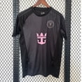thumbnail image 1 of Camiseta De Fútbol Negra Y Roja Del Clásico De Verano De Visitante De Miami Para La Temporada 25-26L, 1 of 2