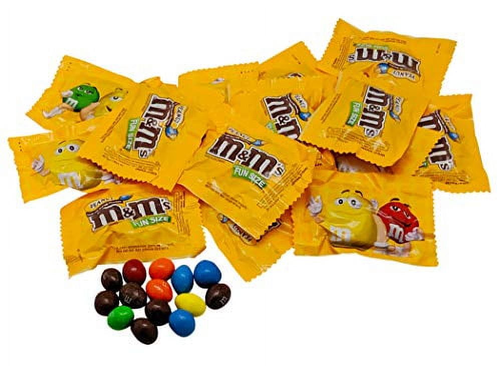 M&M's Milk Chocolate with Peanut, Fun Size Candy, Bulk Pack 175-ct (Pack of 5 Pounds) - Comes In A Sealed / Resealable Bag - Perfect For Parties, Pinata, Office Bowl, Wedding Favors, Easter Baskets