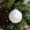thumbnail image 1 of Bolas navideñas decorativas de espuma blanca de 8 cm para colgar., 1 of 7
