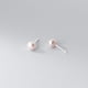 thumbnail image 4 of Pendientes de perlas de agua dulce de plata con agujeros para las orejas, pendientes pequeños y sencillos, joyería para las orejas de mujer, 4 of 4