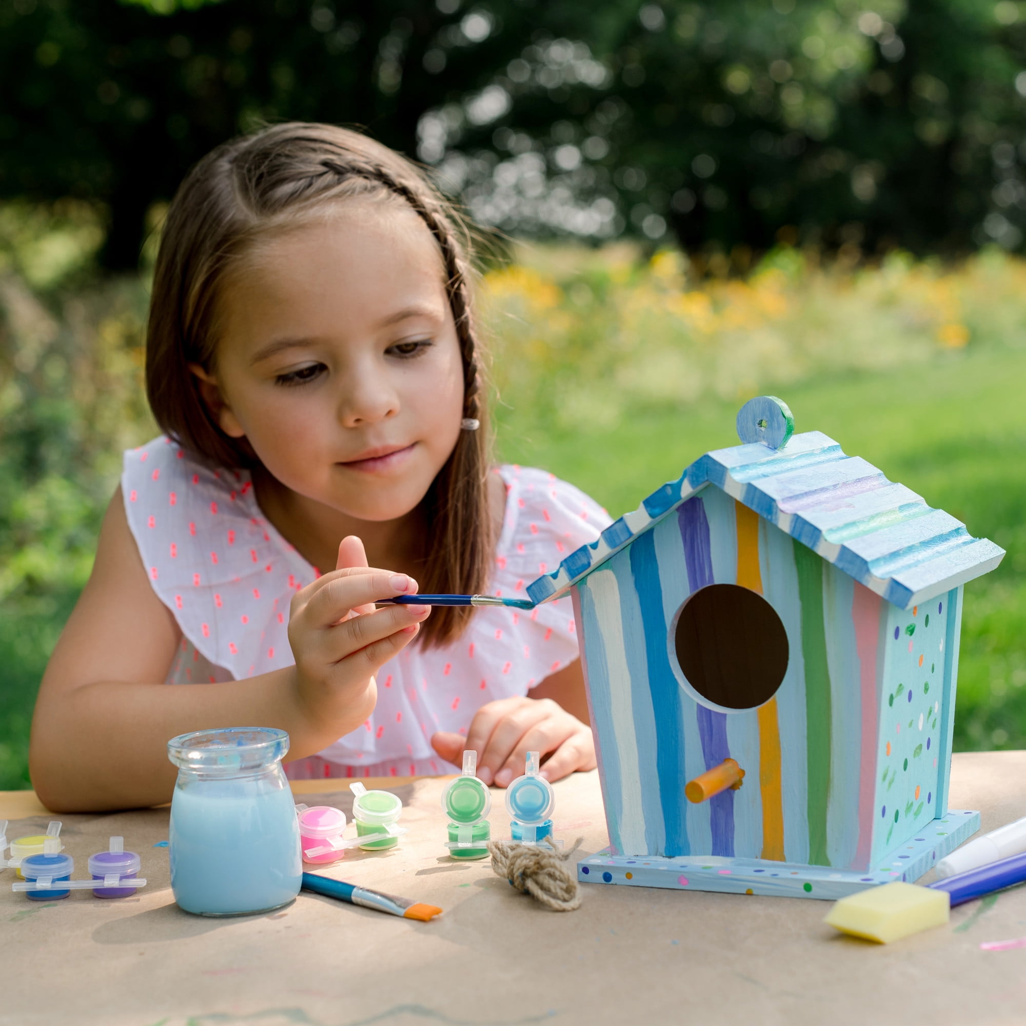 MindWare Make Your Own Birdhouse Kit, Wood Art Kit for Kids, Includes Pre-Cut Wood Pieces and Art Supplies to Assemble and Paint Your Own Bird House