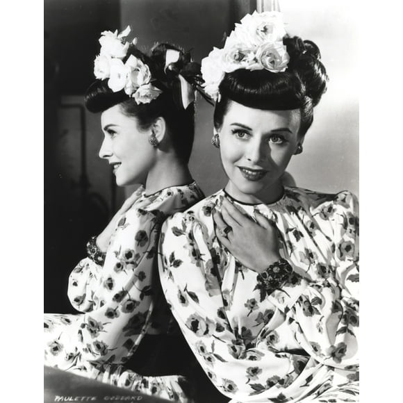 Paulette Goddard Posed in Printed Top Photo Print (8 x 10)