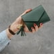 thumbnail image 5 of Las Mujeres Corto Simple Cartera de Moneda - , El 11.5x8.5x2.0cm Verde Hugo Pequeña billetera triple para mujer, 5 of 9