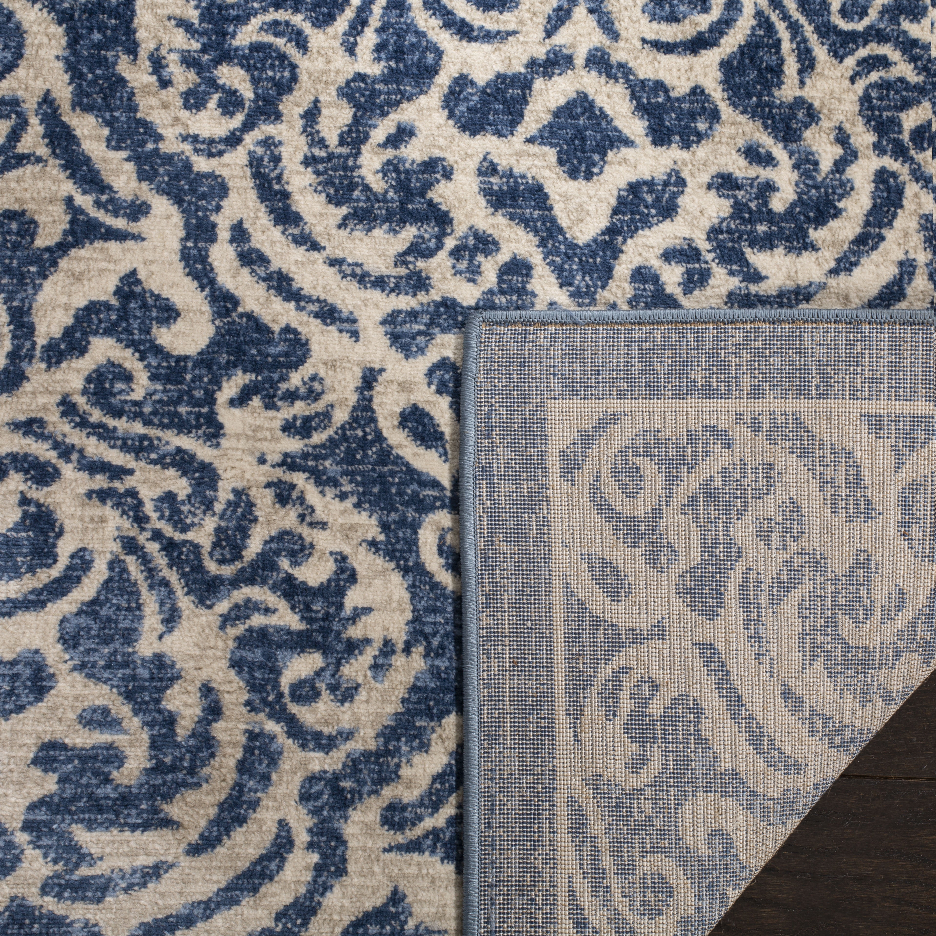 SAFAVIEH Brentwood Dilara Damask Area Rug, 4' x 6', Navy/Cream