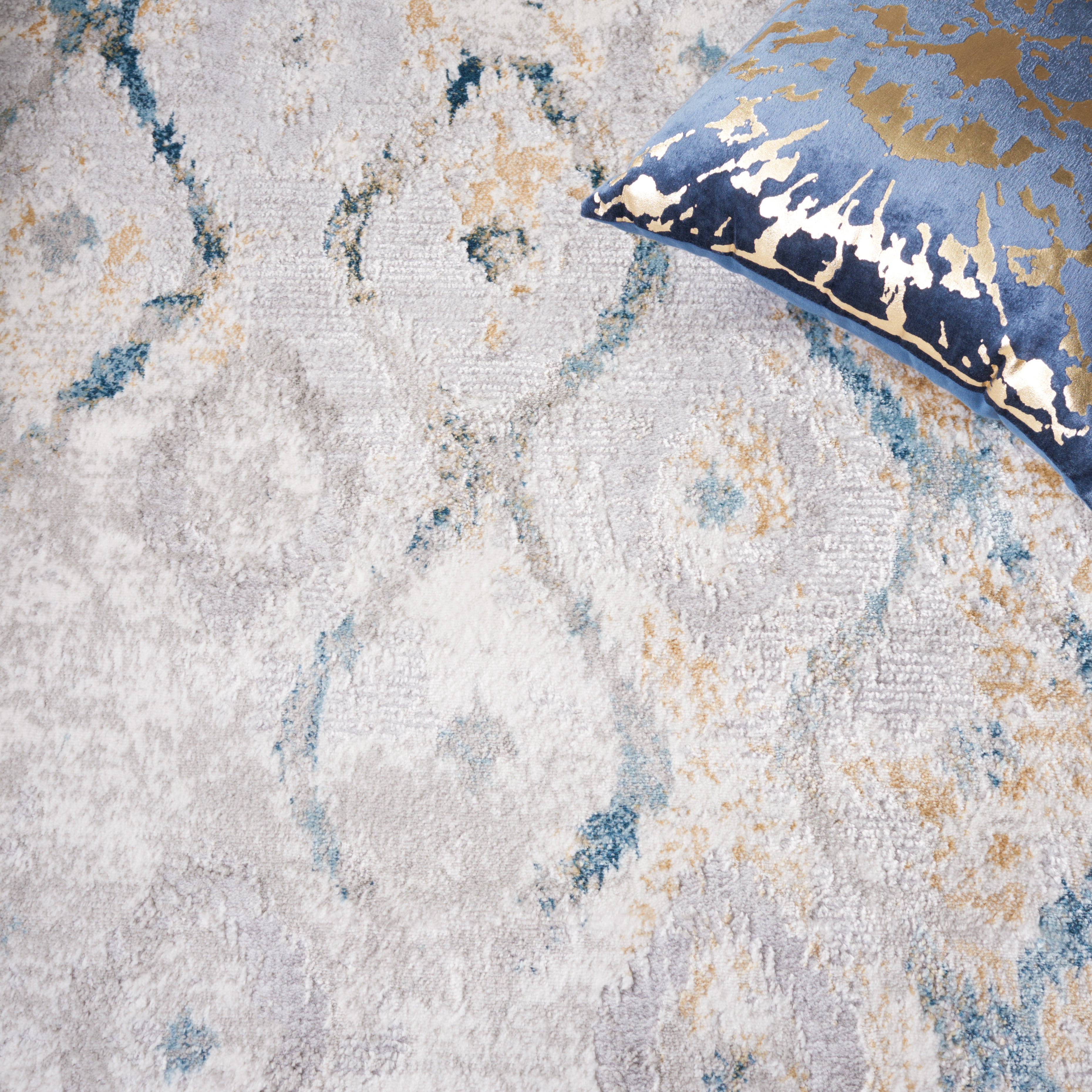 SAFAVIEH Meadow Doncho Diamond Area Rug, Grey/Blue Gold, 4' x 6'