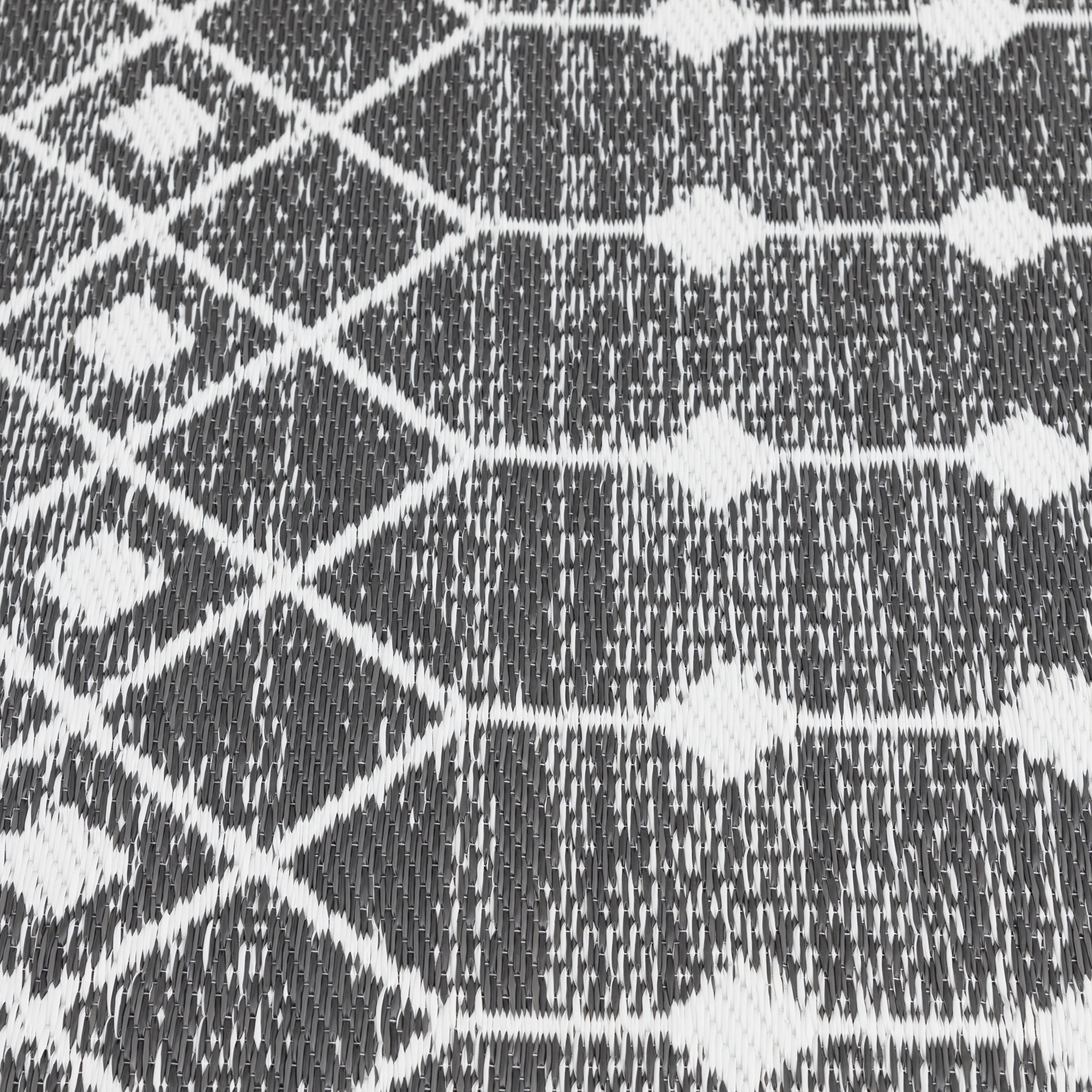 Mainstays Reversible Outdoor Rug, Black Geo, 5 ft x 7 ft