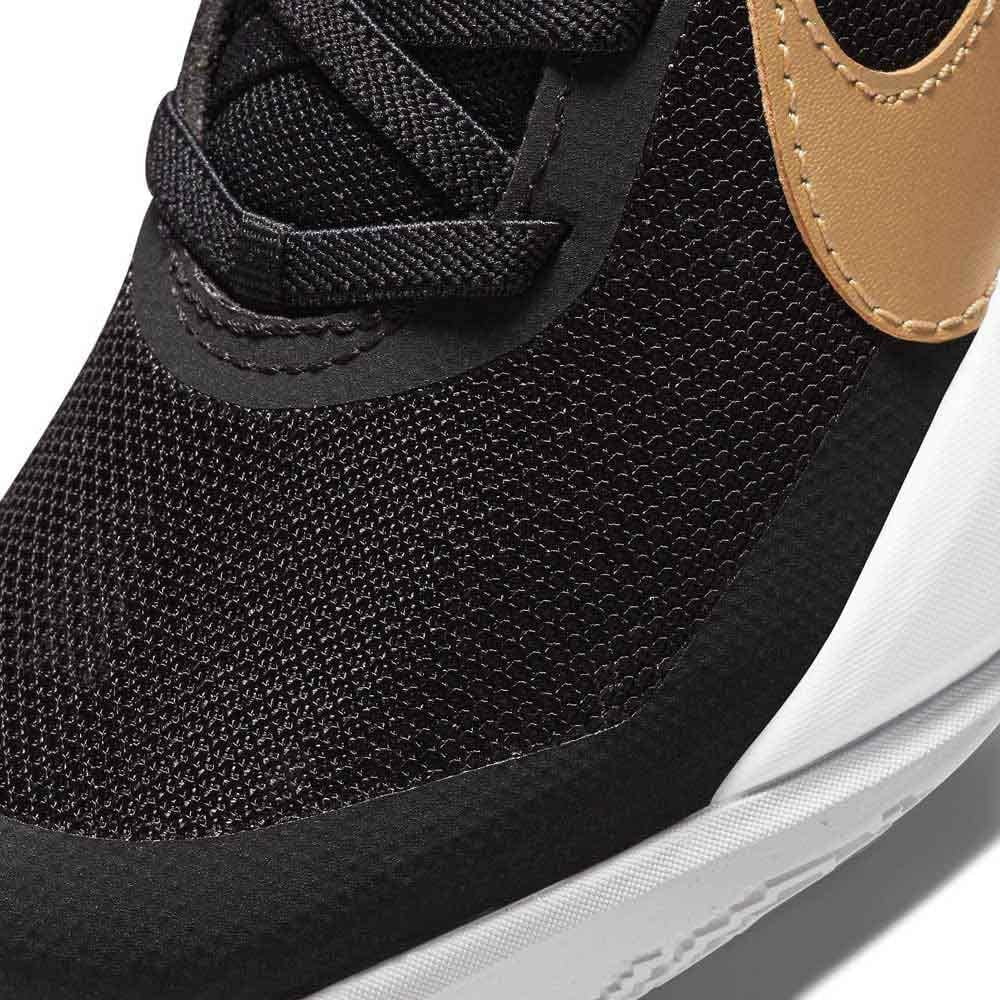 Nike Kids' Grade School Team Hustle D 10 Basketball Shoes (Black/White/Gold, 7, D)