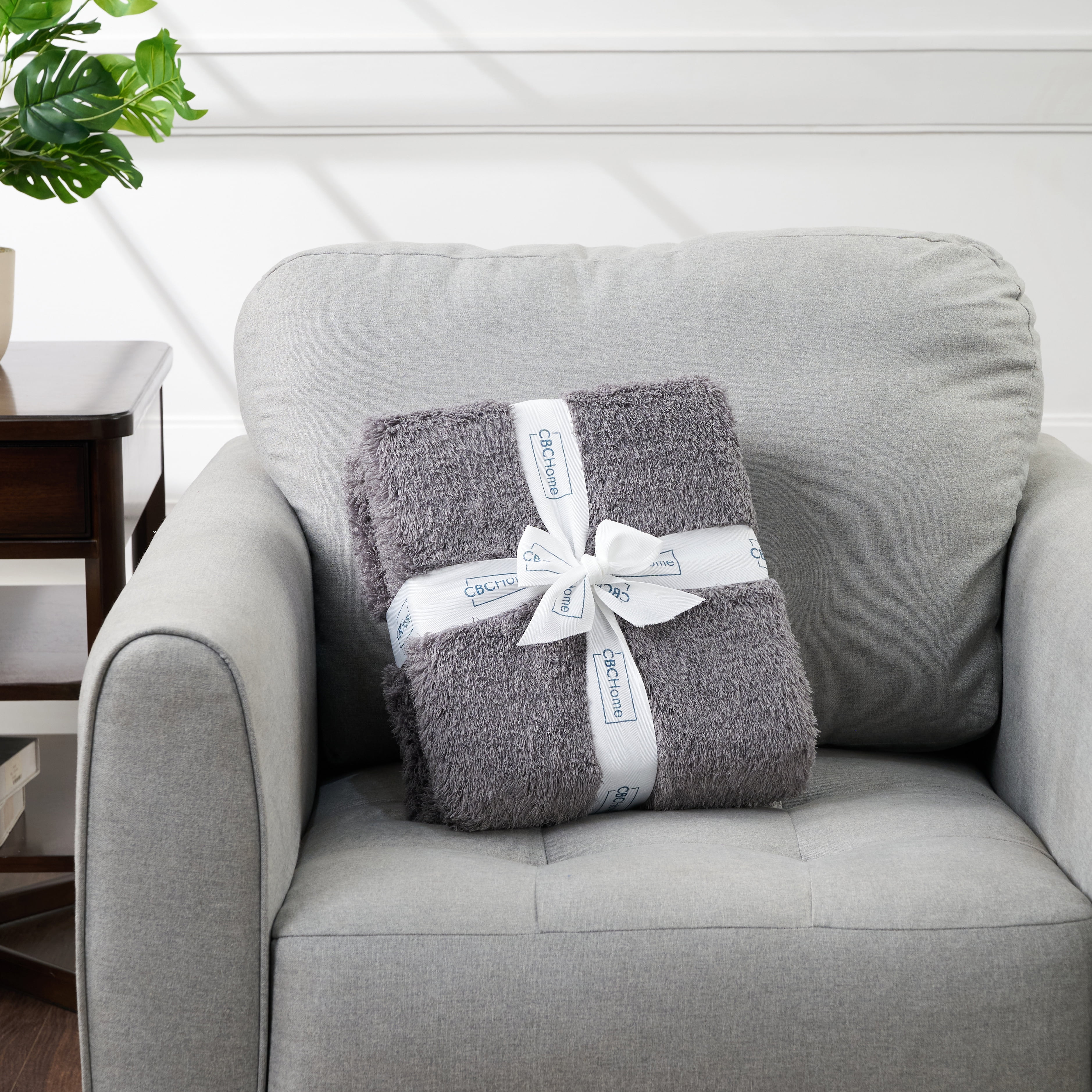 CBCHome Cozy Chenille Sherpa Throw Blanket - Soft, Plush, Fluffy Sofa and Bed Throw, Great Gift for Women, Teens - All Season Home Décor (Off White, 50" x 60")