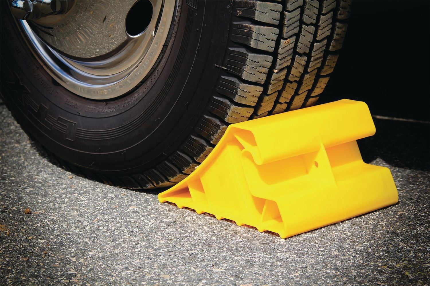 Camco Super Wheel Chock - Keeps Your Trailer in Place (44490)