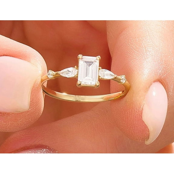 vylahjewellery Classic Emerald Cut Gold Ring for Women Minimalist Gold Jewelry 14K Gold Solitaire with Side Stones Elegant Gift Moissanite Diamond Anniversary Ring