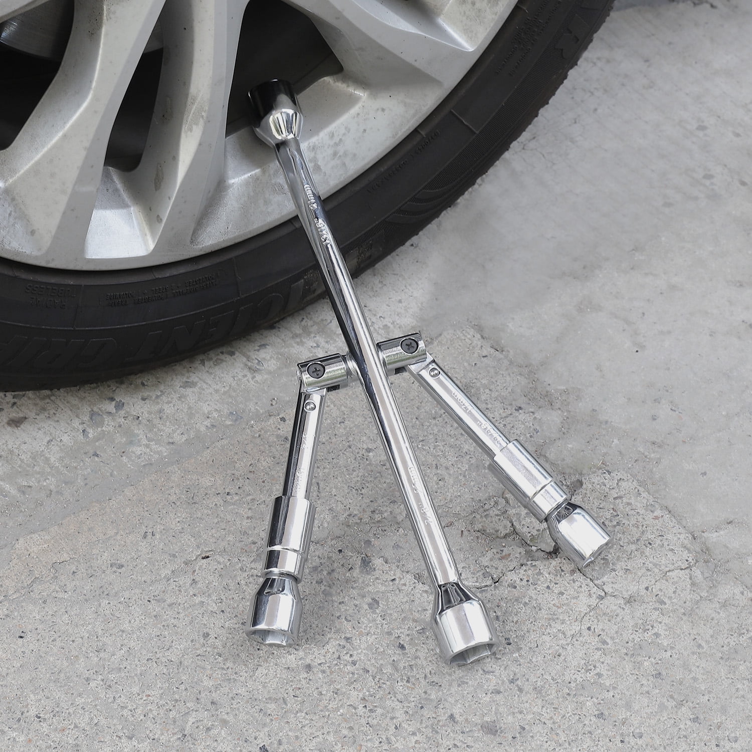 Ultra-Tow 14in Folding Lug Wrench 