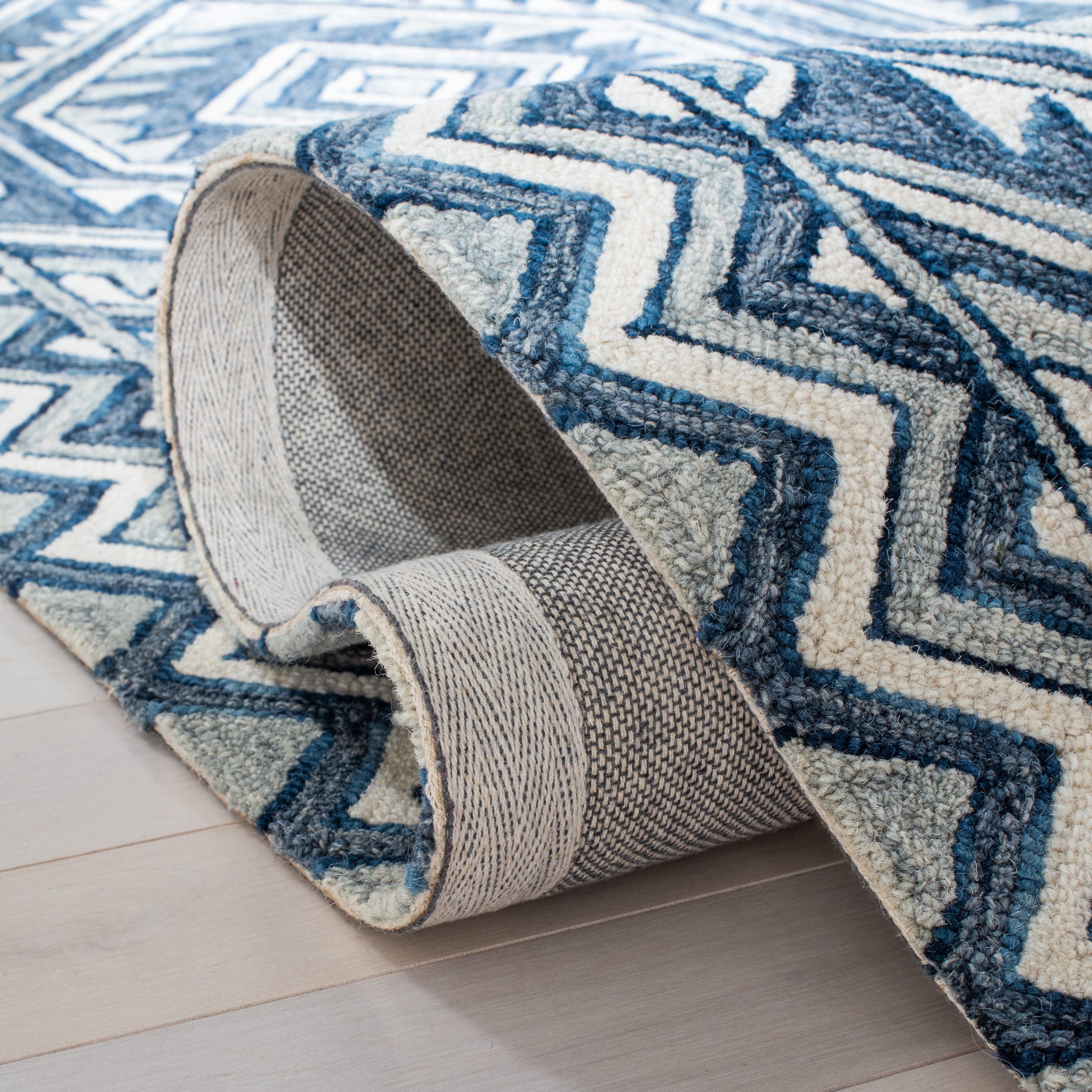 SAFAVIEH Metro Desi Medallion Area Rug, Blue/Ivory, 6' x 6' Square
