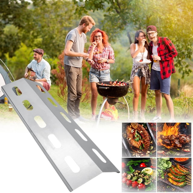 ganfancp parrilla de gas parrilla portátil grill espesado hogar al aire libre parrilla de carbón calefacción liquidación 1* placa calefactora placa metálica engrosada rectangular con ranuras alargadas y acabado metálico, mostrada en primer plano inclinada sobre fondo desenfocado con personas junto a una parrilla al aire libre; adecuada como accesorio para asadores de gas portátiles.