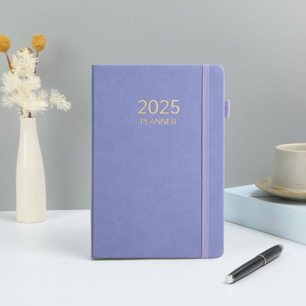 Agenda Diaria Gruesa de Tapa Dura con Venda Elástica En Inglés 2025