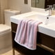 thumbnail image 5 of Toalla Facial de Fibra Gruesa, Suave y Absorbente Que No Suelta Pelusa para Hombres y Mujeres - Toalla de Baño a Rayas para Baño, Gimnasio, Viajes, Residencia Estudiantil, Hotel - 1 Unidad, 5 of 6