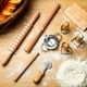 thumbnail image 2 of Kit de 9 Herramientas para Hacer Pasta: Tabla para Ñoquis, Cortador de Pasta, Sello para Ravioles y Rodillo para Pasta con Rosca de Madera., 2 of 5