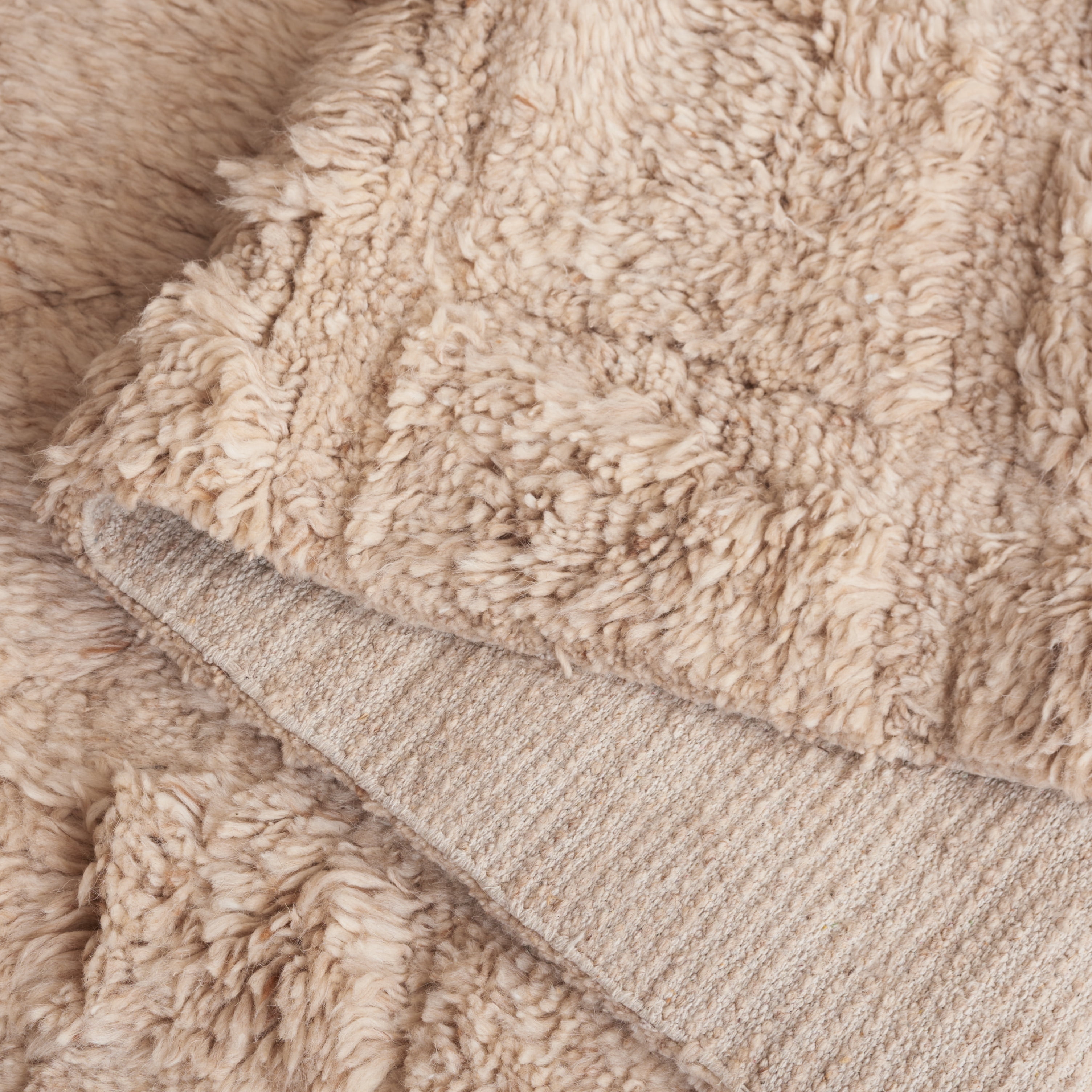 SAFAVIEH Kenya Chanelle Distressed Area Rug, Beige, 4' x 6'