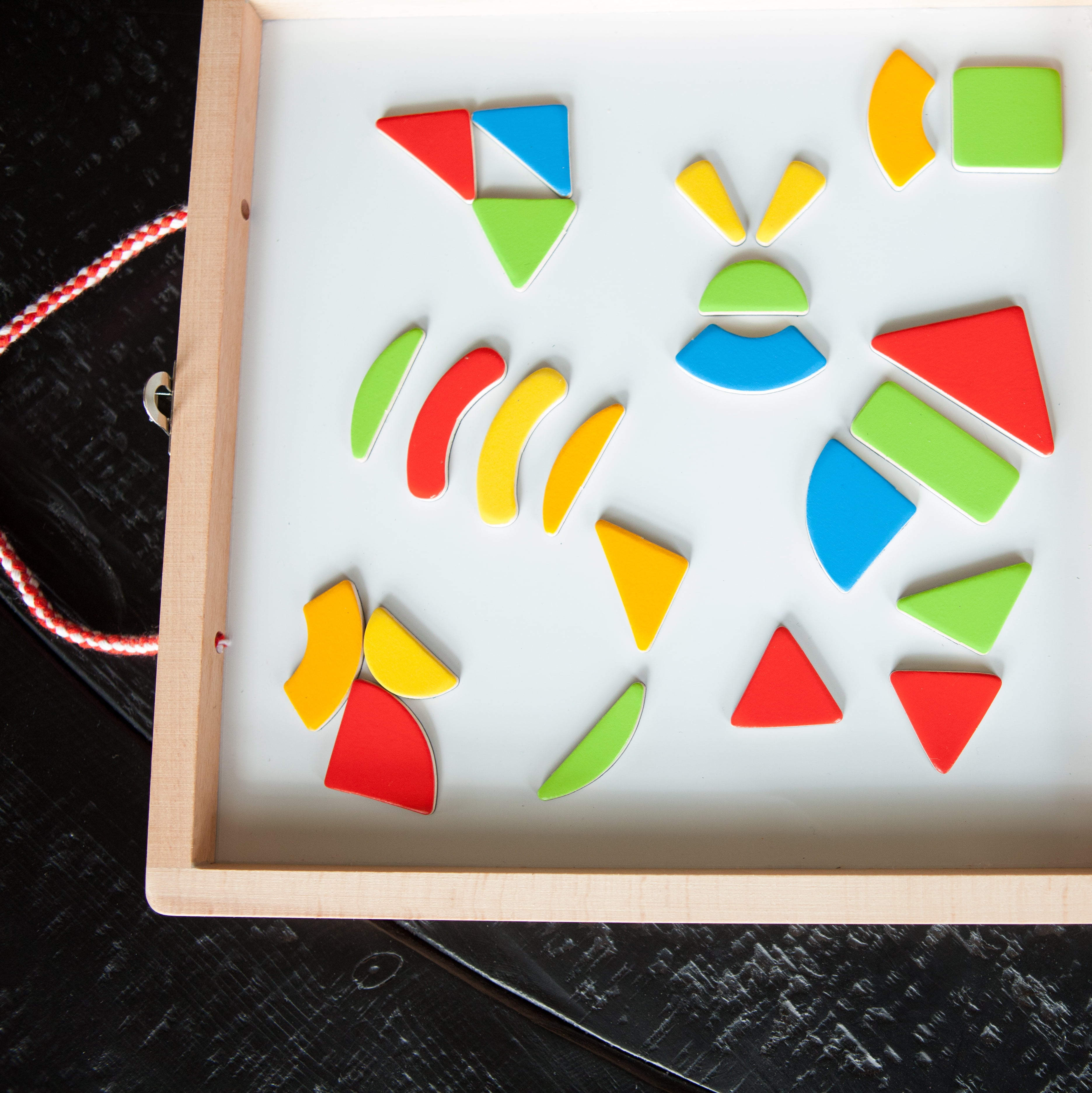 fat brain toys magnetic creation station