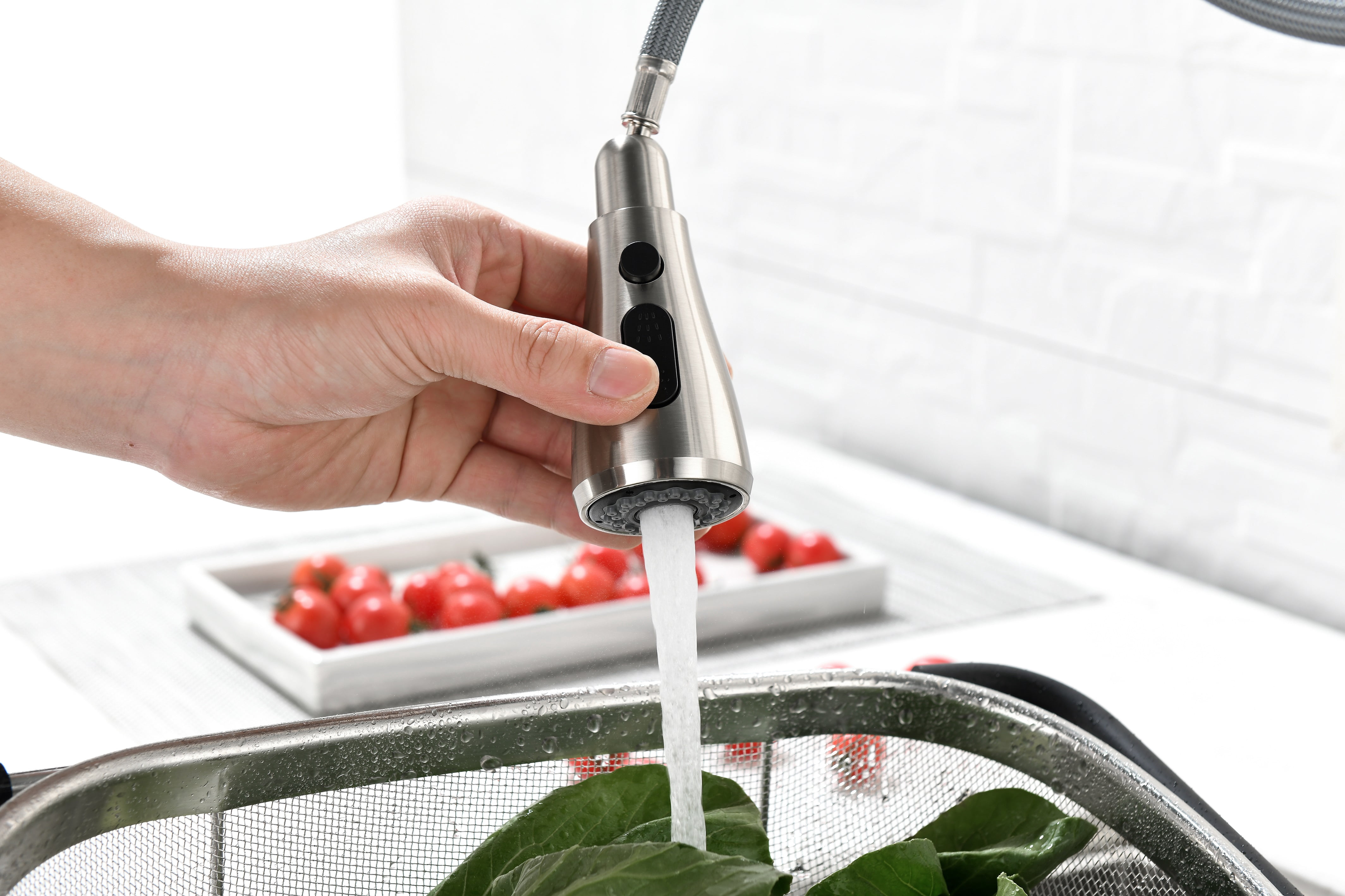 Izzovium Single Handle High Arc Brushed Nickel Kitchen Faucet with Pull Out Sprayer, 360° Swivel Stainless Steel Sink Faucet, Easy Temperature Control